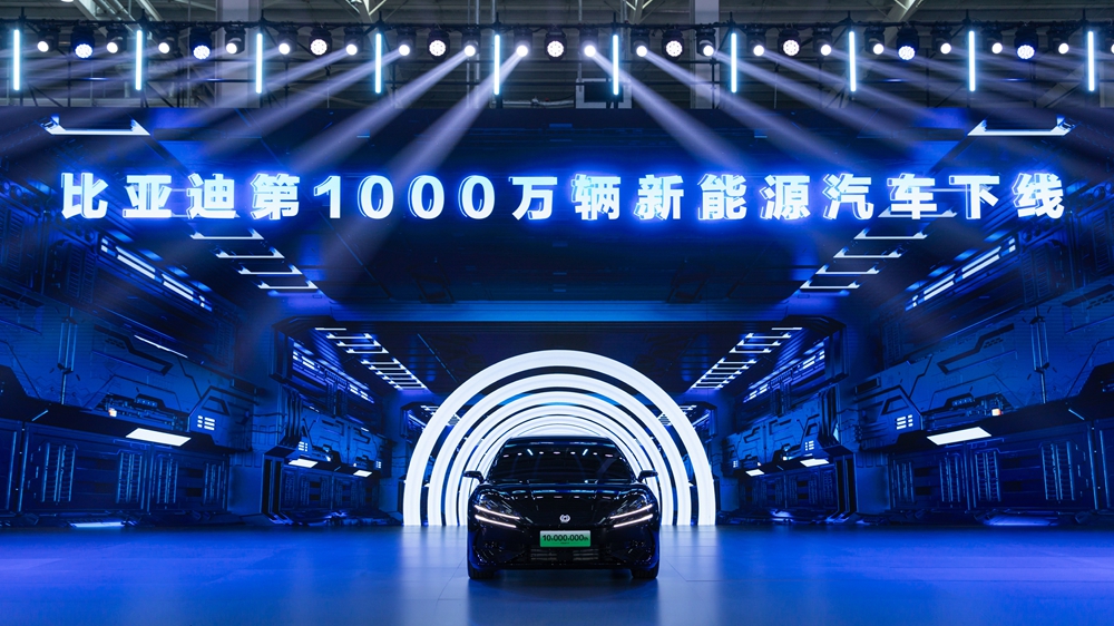 比亞迪成立30周年之際,成為全球首家達(dá)成第1000萬(wàn)輛新能源汽車(chē)下線的車(chē)企